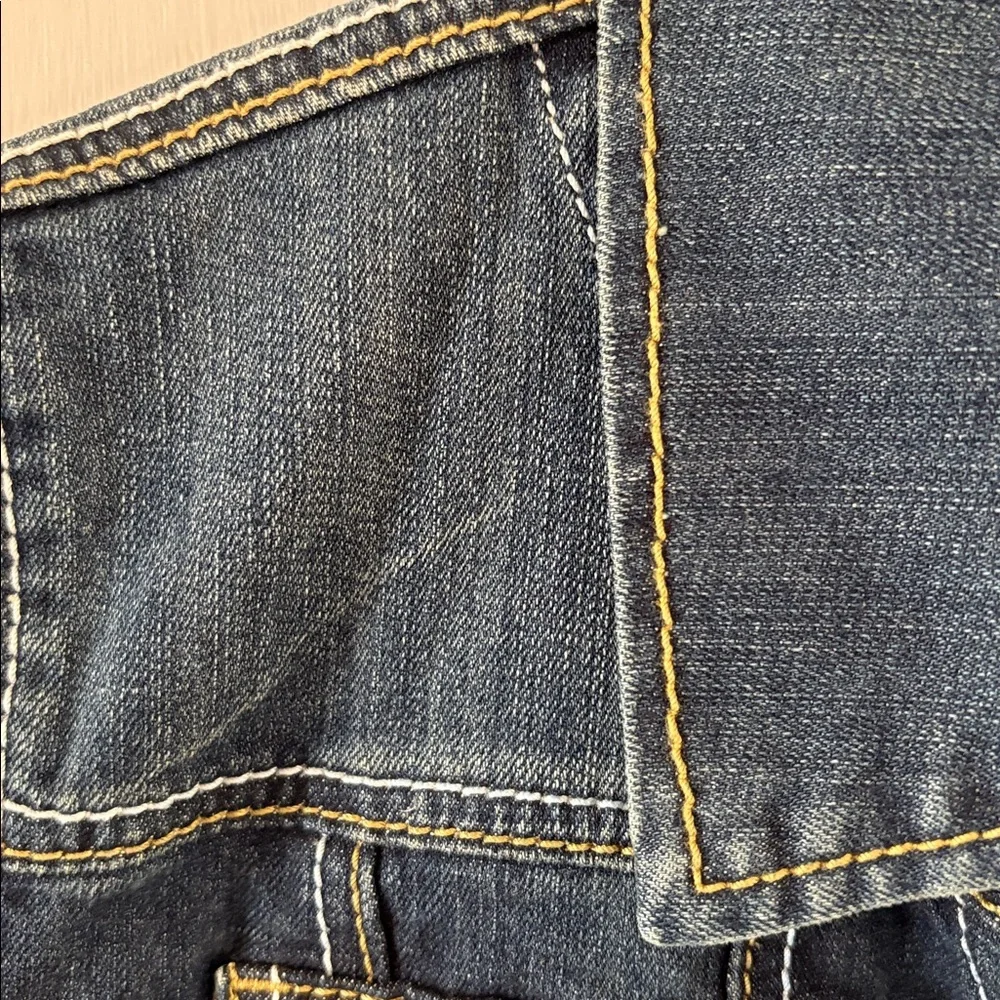 Cowgirl Tuff Limited Edition medium wash distressed denim vest Size Medium - Picture 3 of 8